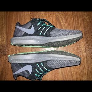 Women’s Nike Run Swift